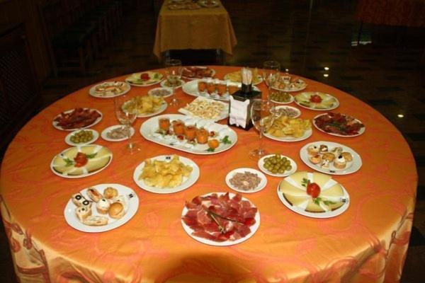 Hotel Los Chiles Villanueva Del Arzobispo Restaurant bilde