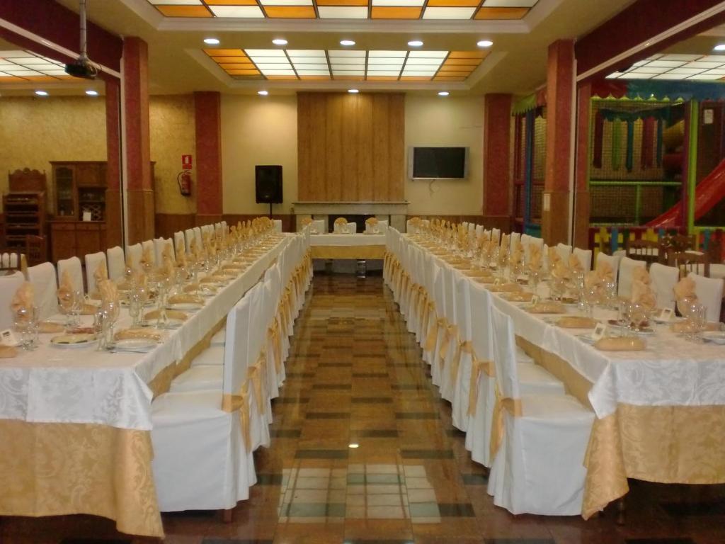 Hotel Los Chiles Villanueva Del Arzobispo Restaurant bilde